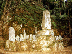 智室窟の板碑の画像