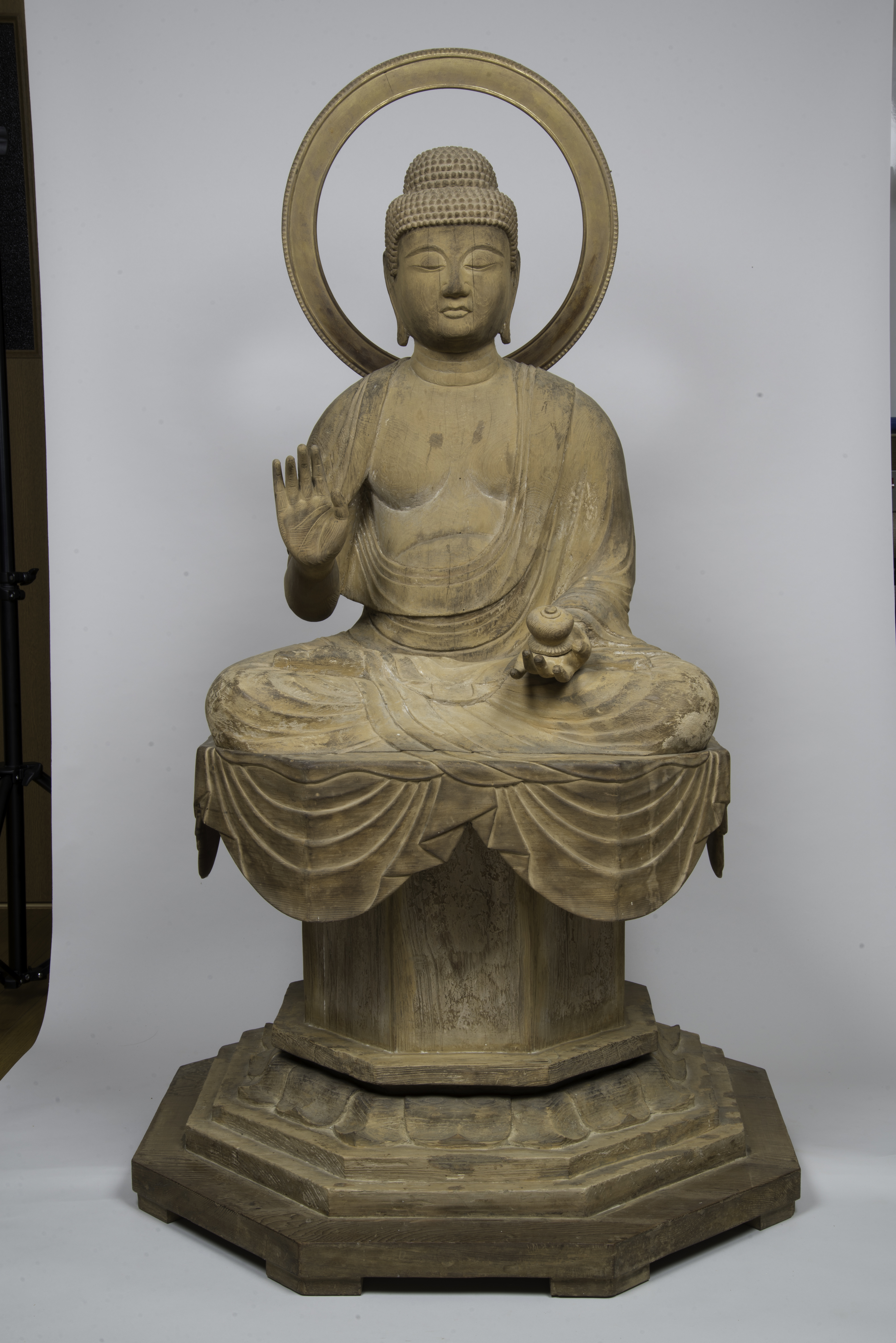 木造薬師如来坐像及び台座の画像