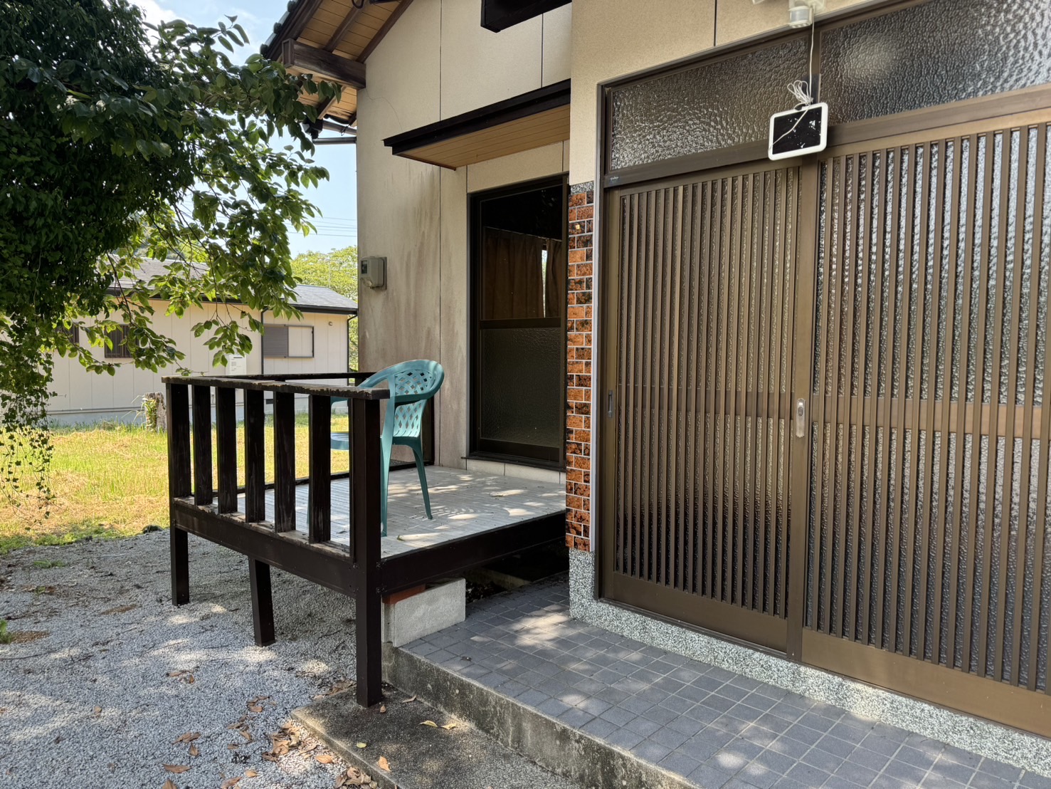 80-4.jpeg 玄関横にデッキの画像