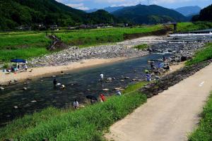 復旧の清流に遊ぶ、の写真
